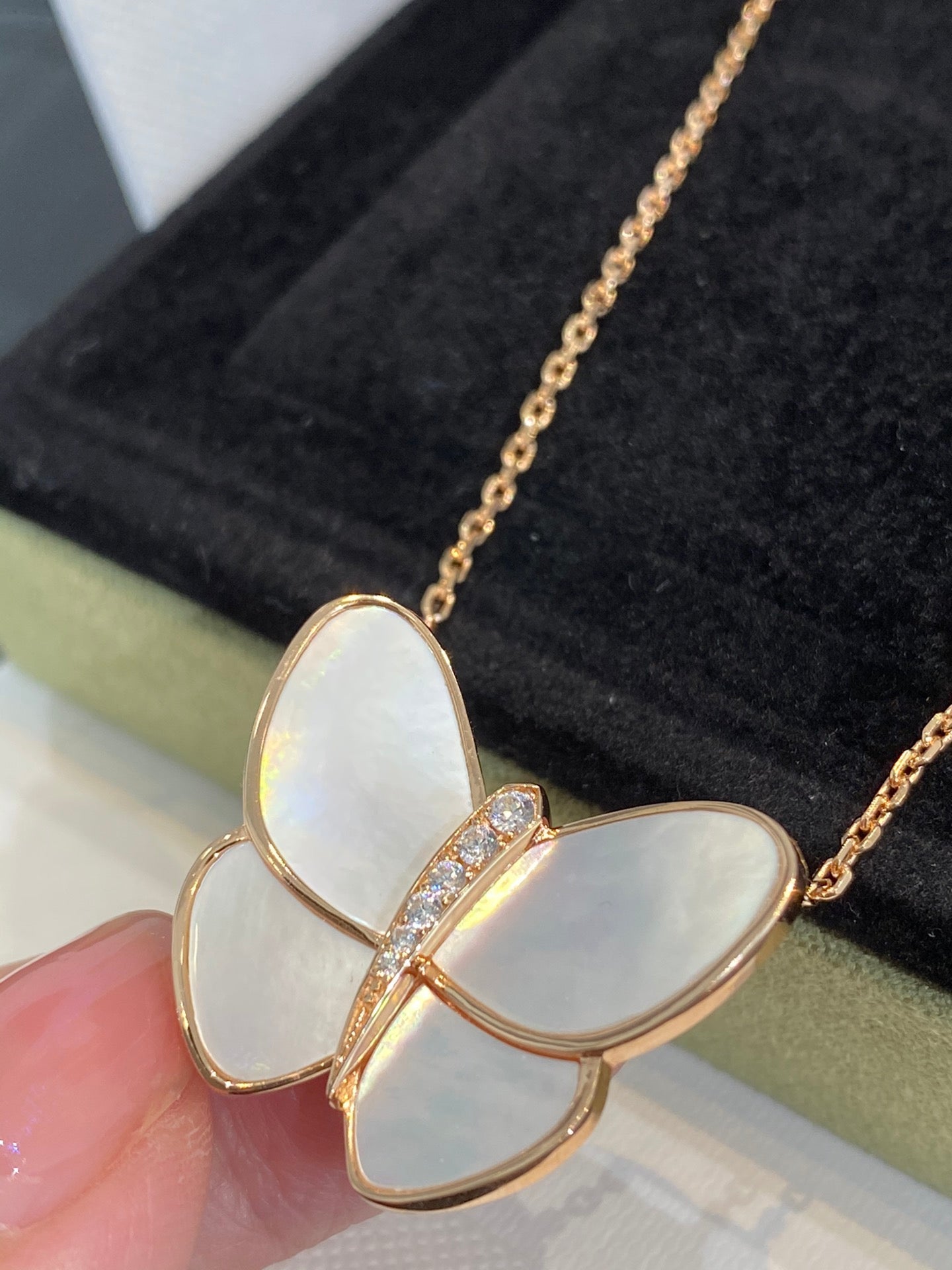 Mysitc BUTTERFLY GOLD MOP DIAMOND NECKLACE