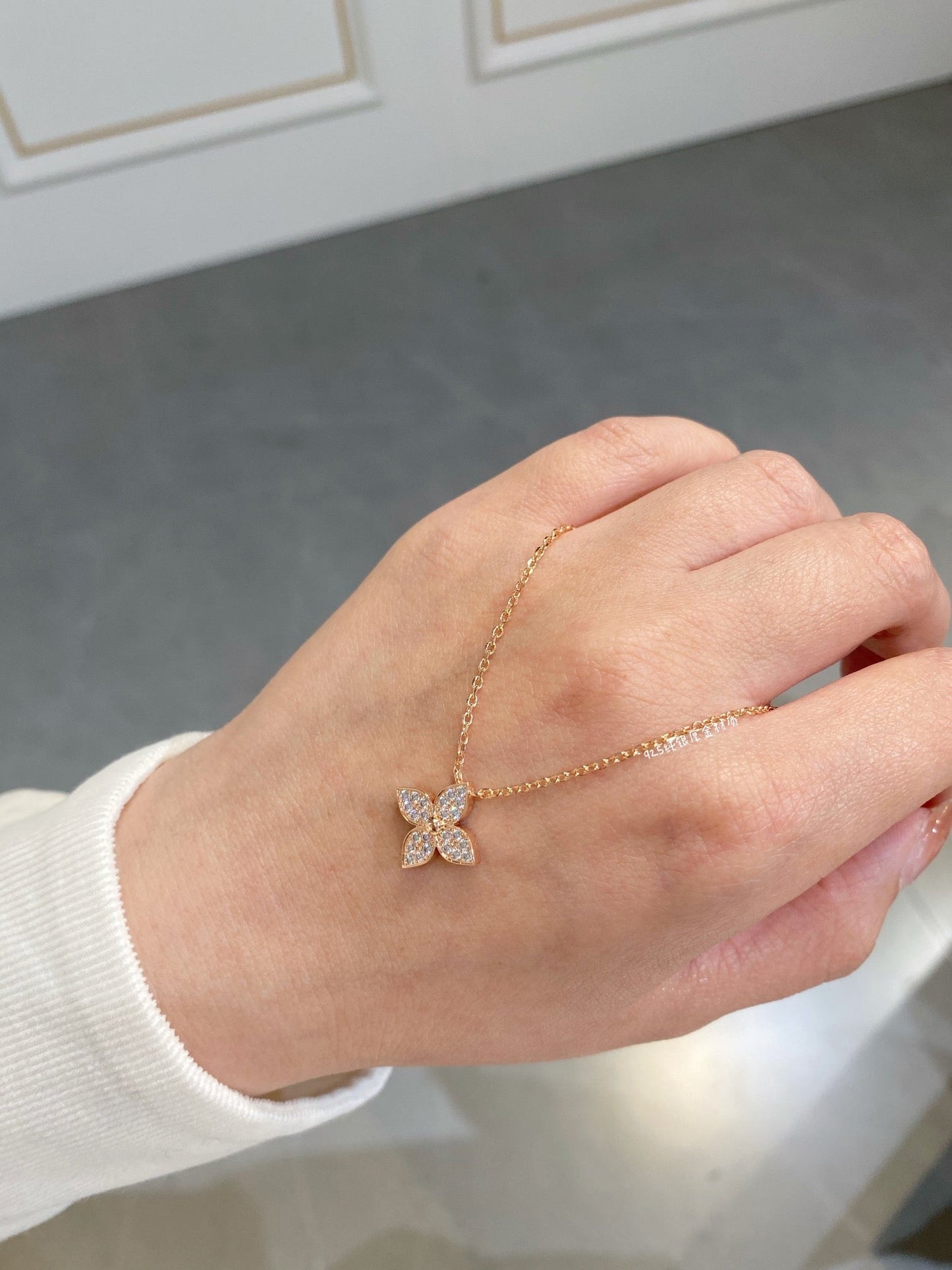 Mysitc STAR DIAMOND NECKALCE