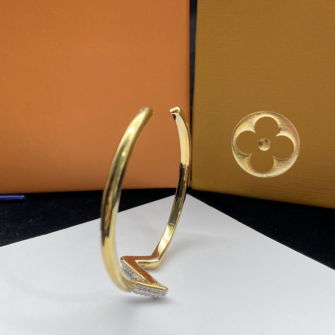 Mysitc VOLTE UPSITE DOWN DIAMOND GOLD OPEN BRACELET