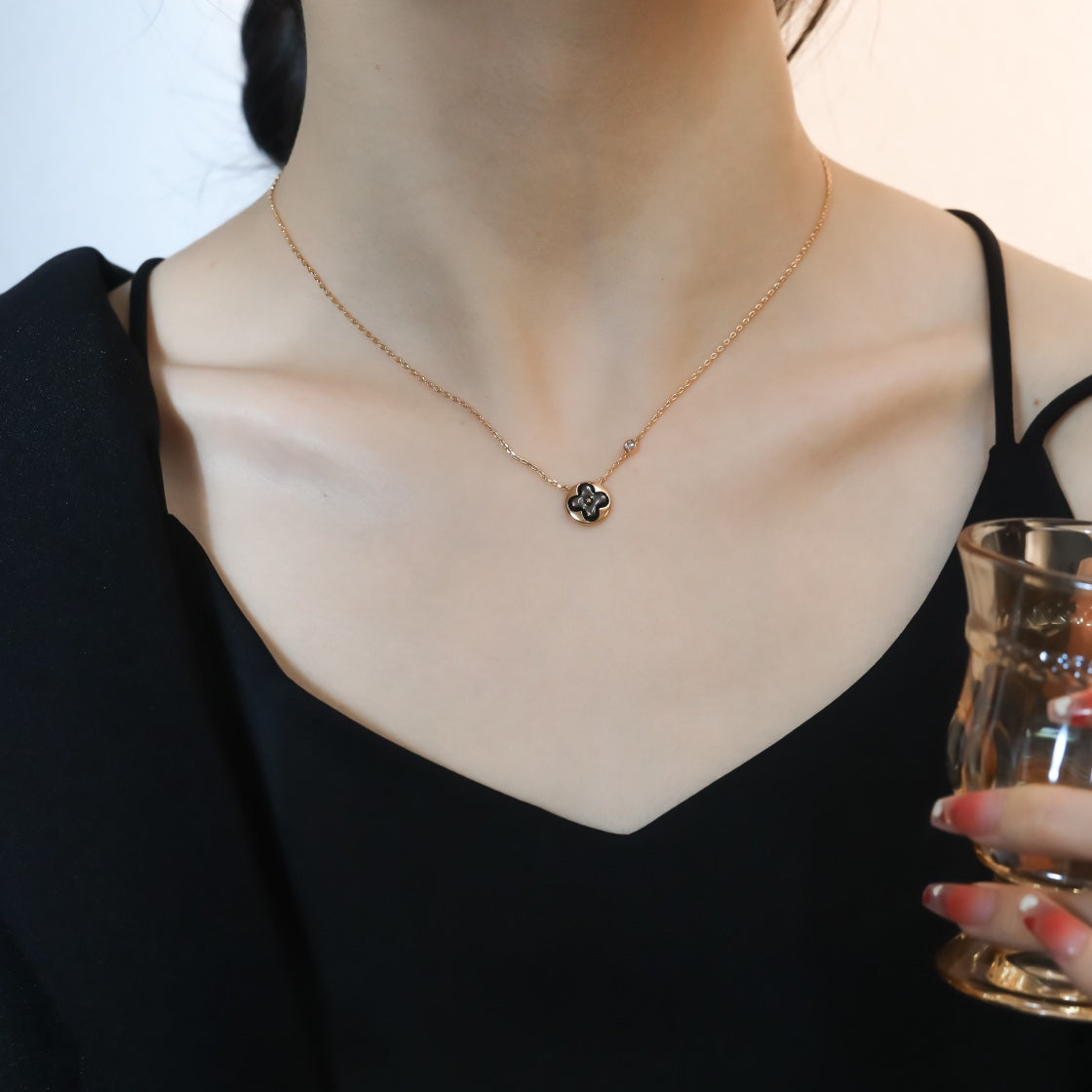 Mysitc SUN PEDANT PINK GOLD 1 DIAMOND NECKLACE