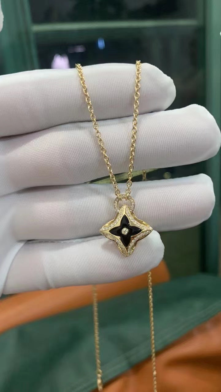 Mysitc STAR PEDANT PINK GOLD DIAMOND NECKLACE