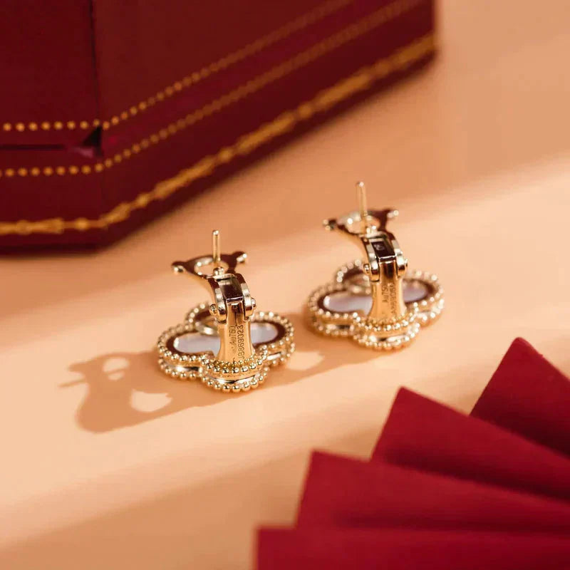 Mysitc CLOVER MEDIUM 1 MOTIFS WHITE MOP STUD EARRINGS
