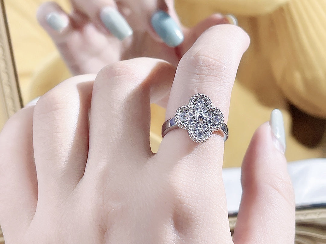 Mysitc CLOVER DIAMOND RING