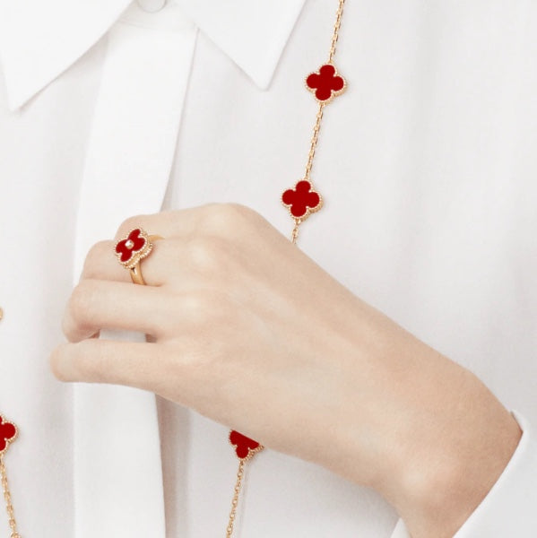 Mysitc CLOVER CARNELIAN RING ROSE GOLD DIAMOND