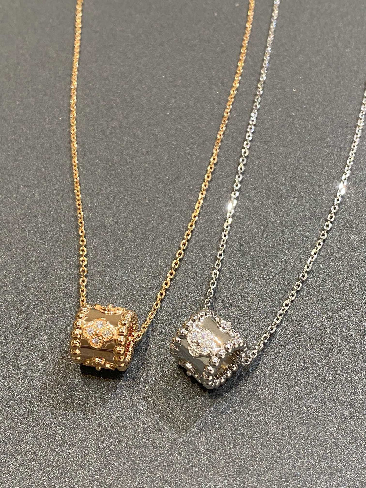 Mysitc PERLEE PEDANT SIVLER DIAMOND NECKLACE