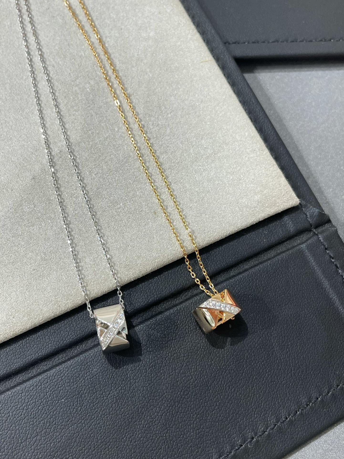 Mysitc LIENS EVIDENCE DIAMOND NECKLACE