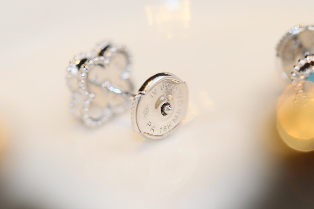 Mysitc CLOVER MINI TURQUOISE SILVER STUD EARRINGS
