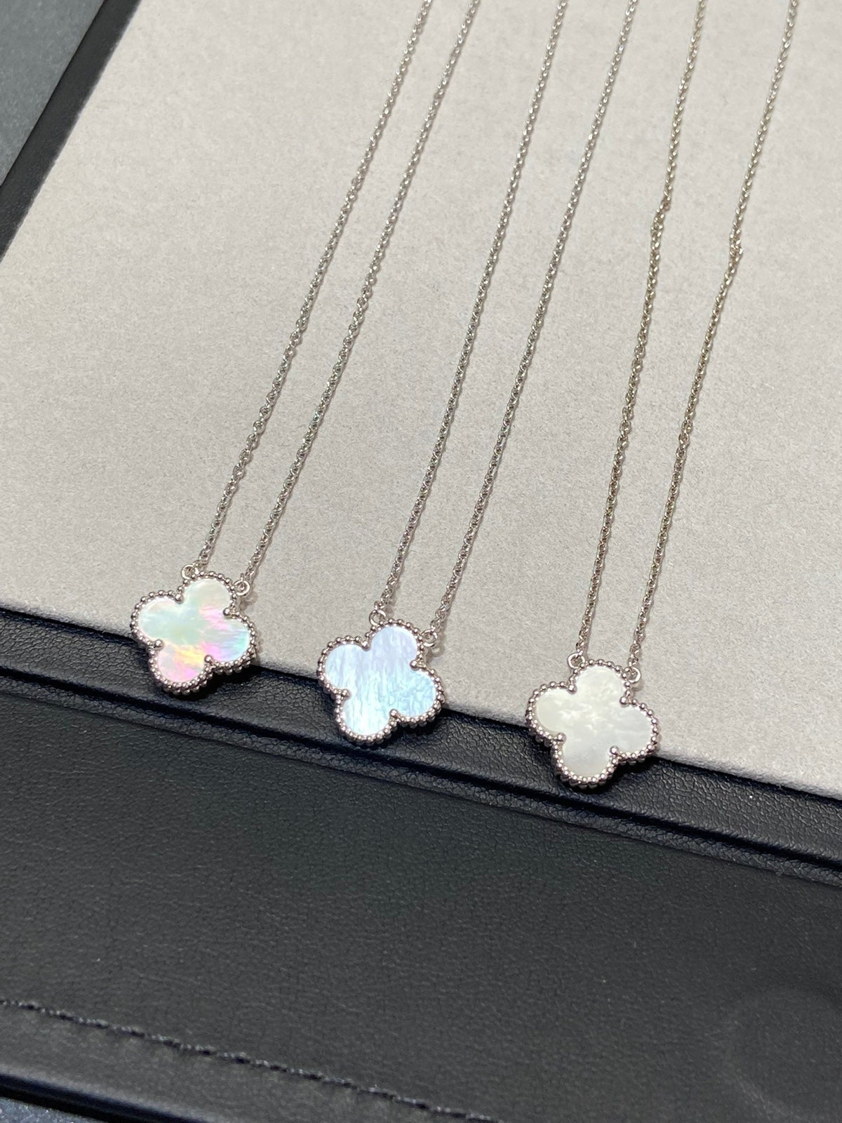 Mysitc CLOVER MEDIUM SILVER WHITE MOP NECKLACE