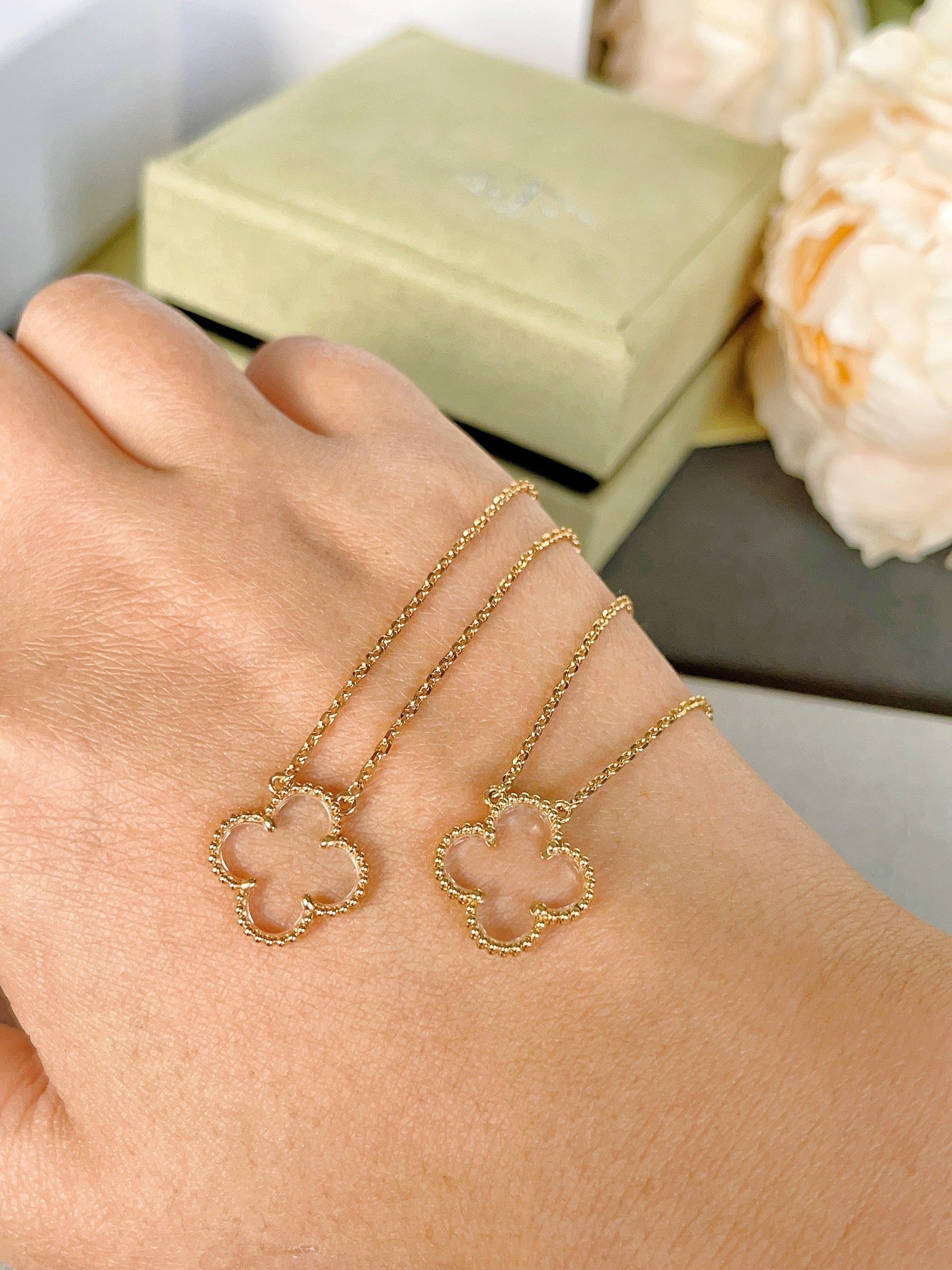 Mysitc CLOVER ROCK CRYSTAL ROSE GOLD NECKLACE
