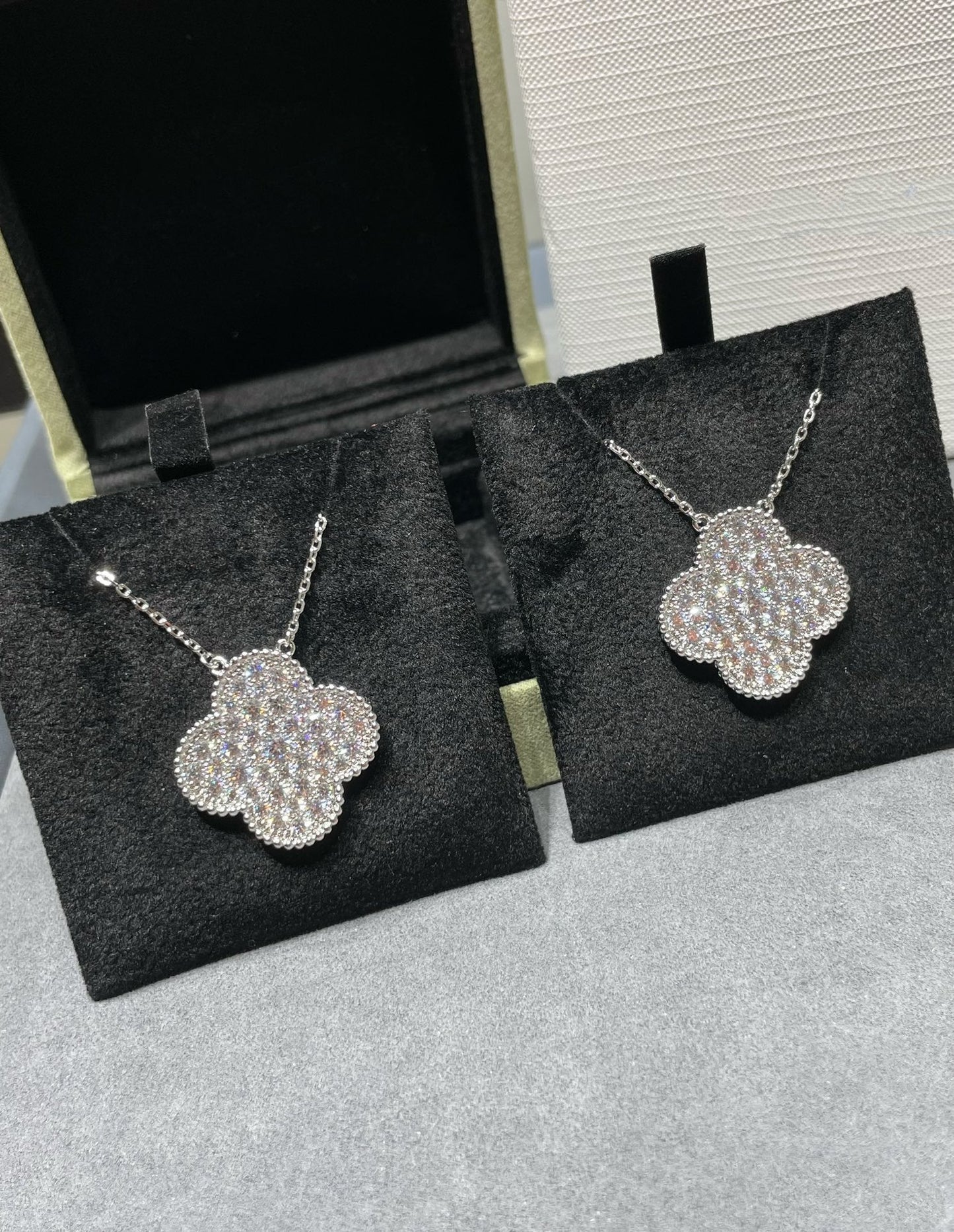 Mysitc CLOVER 25MM LARGE PENDANT DIAMOND PAVED SILVER NECKLACE