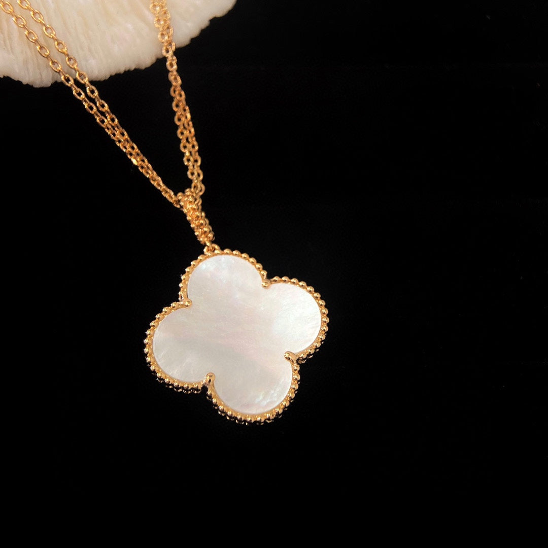 Mysitc CLOVER 25MM MOP LARGE PENDANT NECKLACE