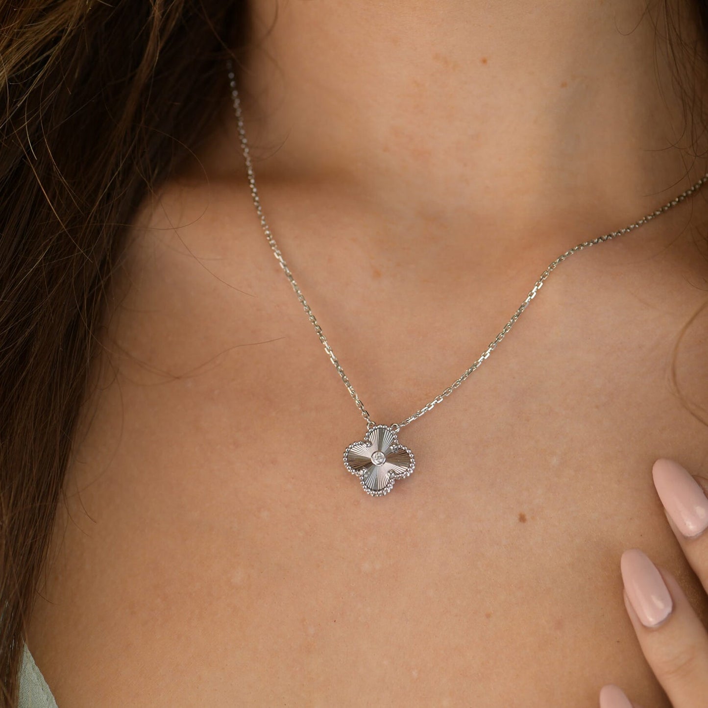 Mysitc CLOVER 15MM DIAMOND LASER NECKLACE SILVER
