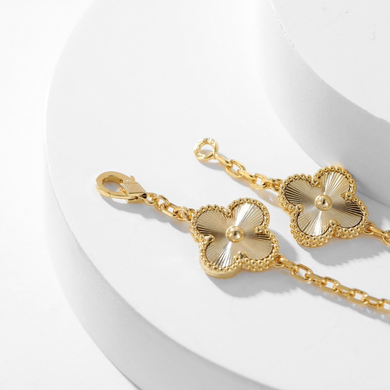 Mysitc CLOVER 10 MOTIFS LASER NECKLACE