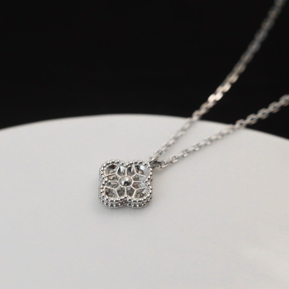 Mysitc CLOVER MINI 9.5MM PENDANT DIAMOND NECKLACE