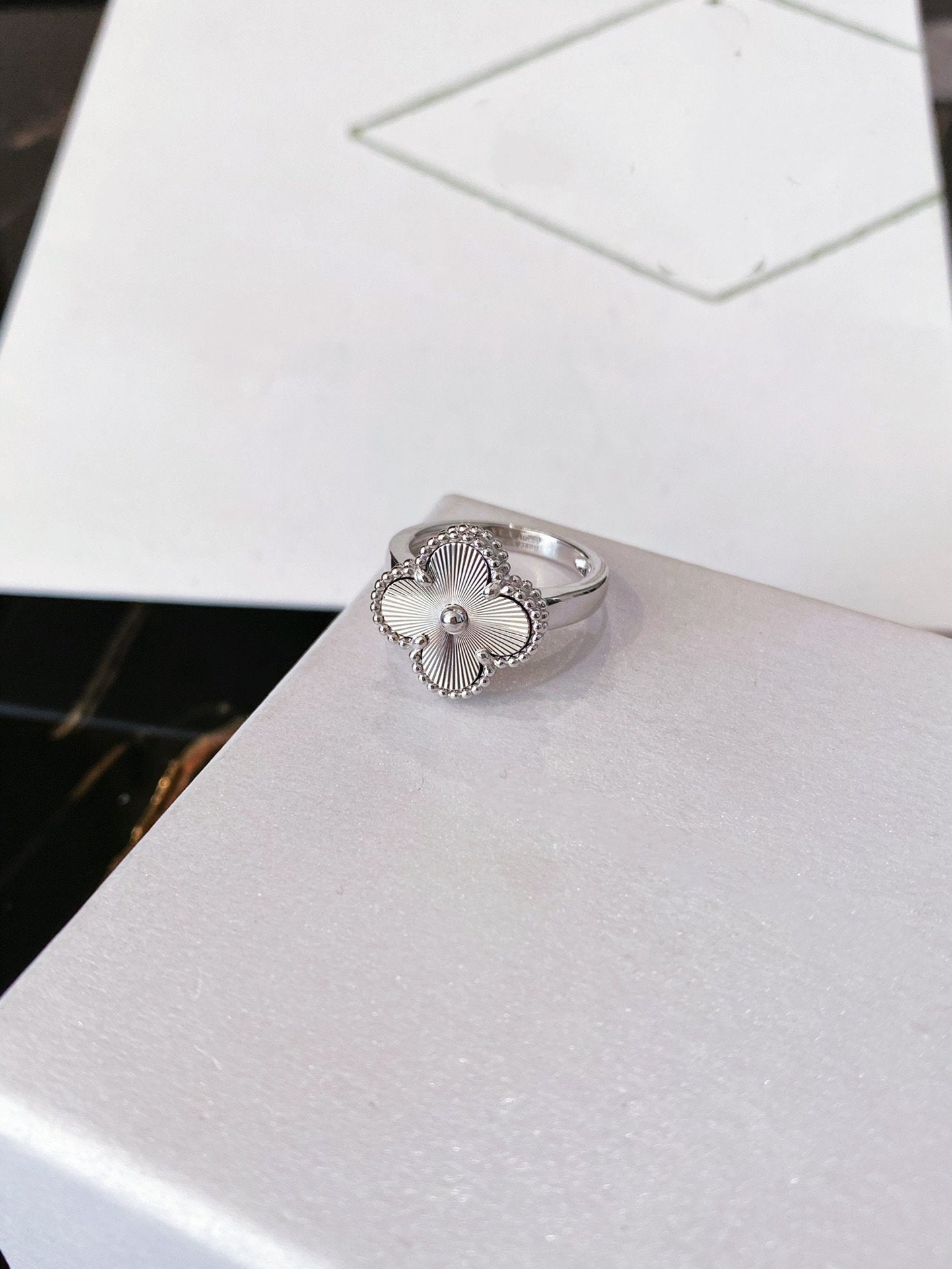 Mysitc CLOVER SILVER RING