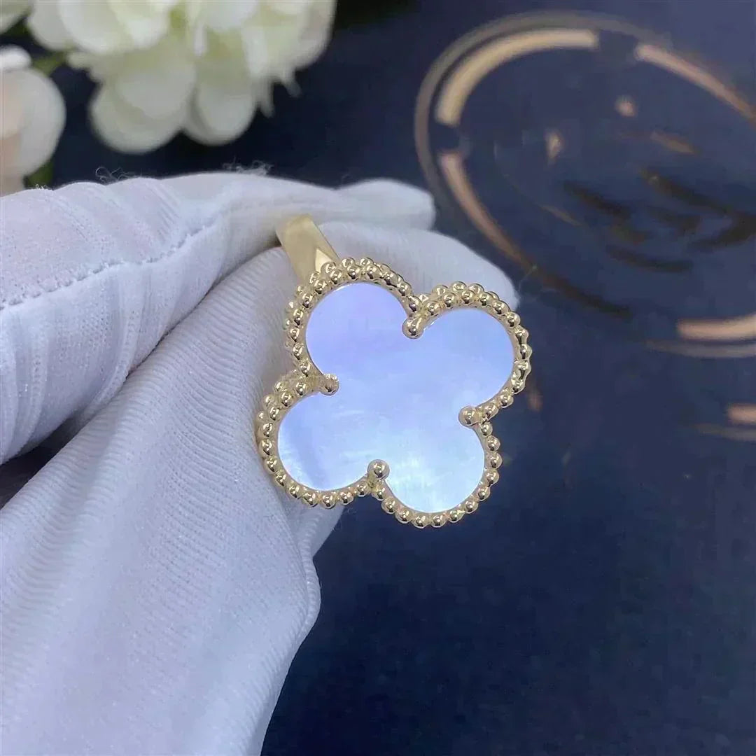 Mysitc CLOVER WHITE MOP RING