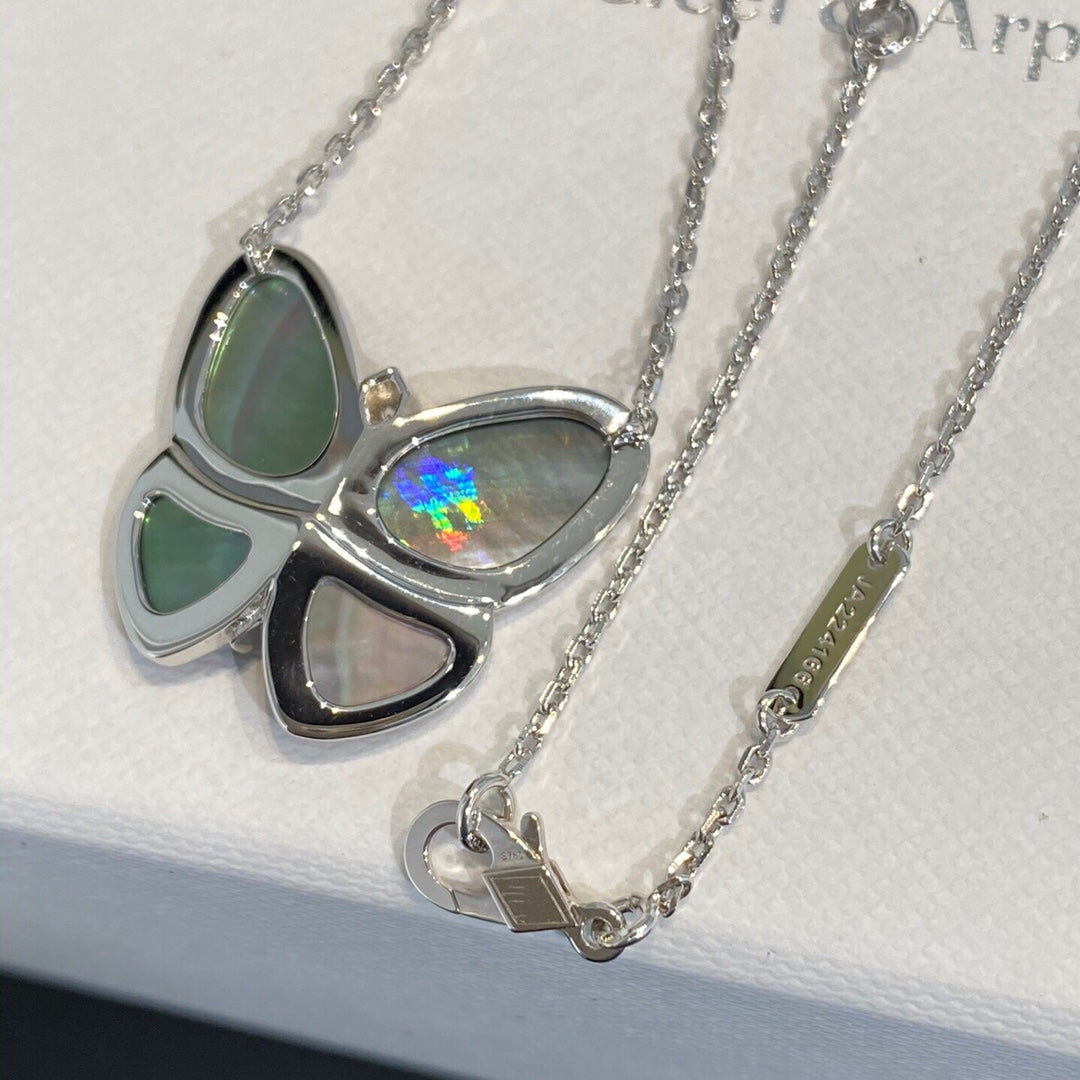 Mysitc LARGE BUTTERFLY SILVER PENDANT DIAMOND NECKLACE