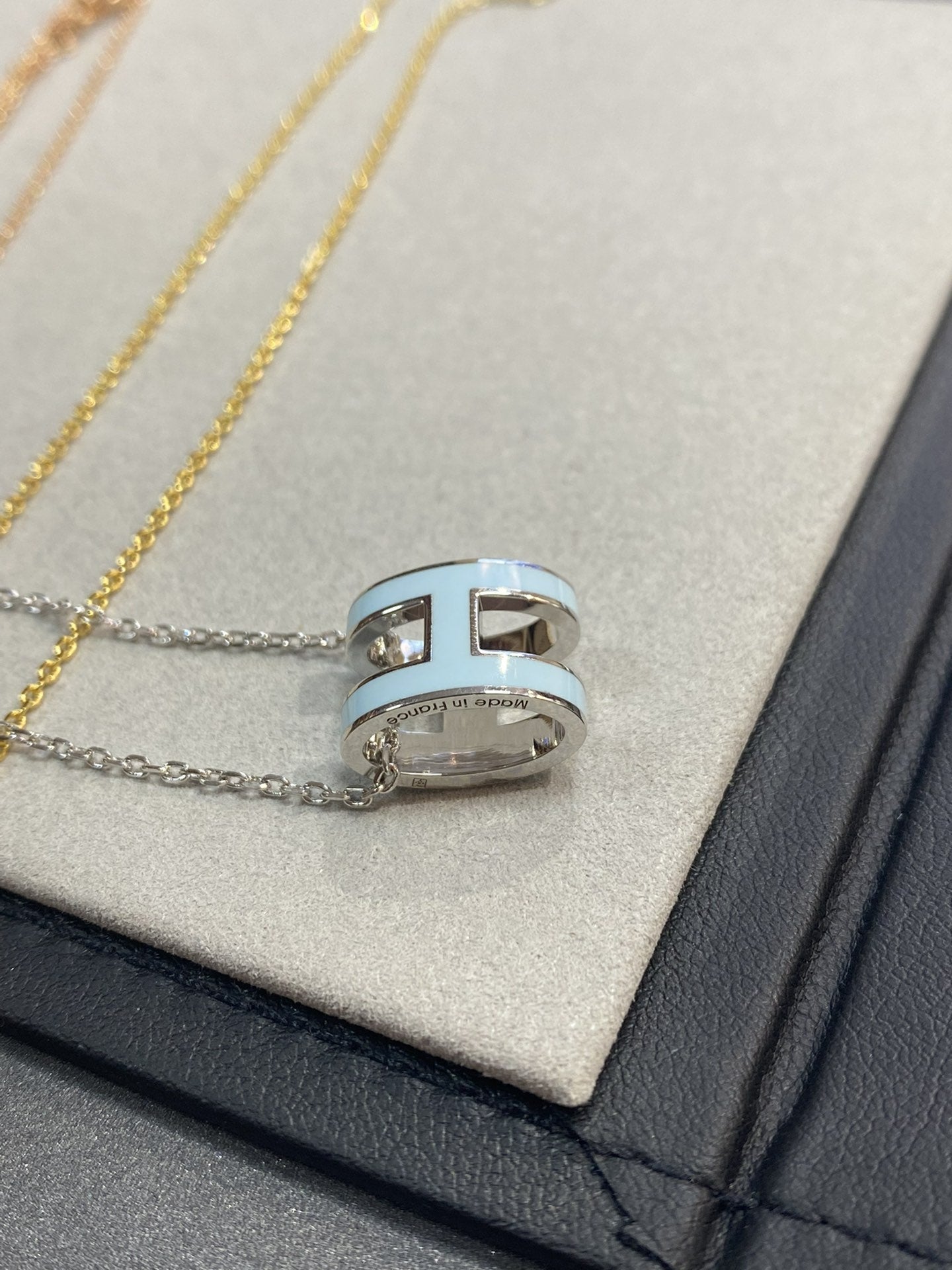 [Mystic]POP H LIGHT BLUE NECKLACE