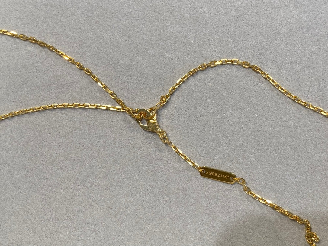 Mysitc CLOVER 25MM NECKLACE GOLD CARNELIAN