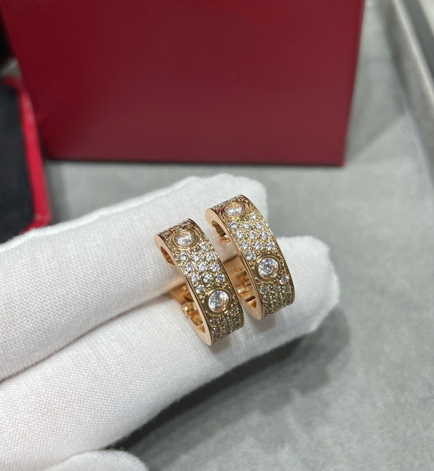 [Mystic]LOVE 5.5MM DIAMOND PAVED EARRINGS
