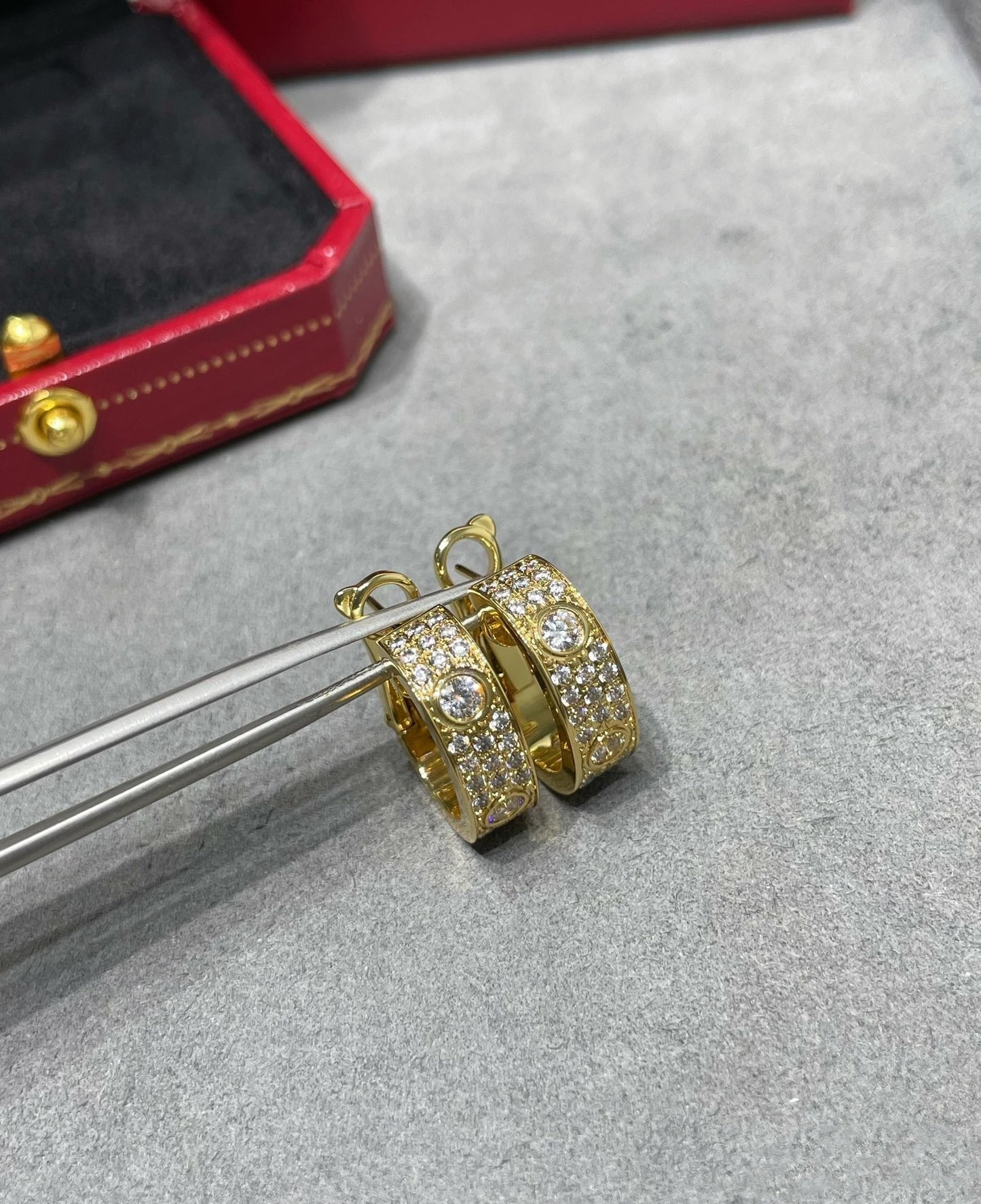 [Mystic]LOVE 5.5MM DIAMOND PAVED EARRINGS
