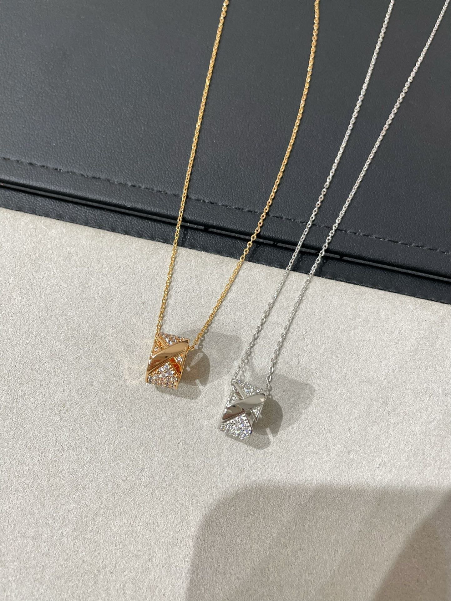 [Mystic]LIENS EVIDENCE DIAMOND PAVED NECKLACE