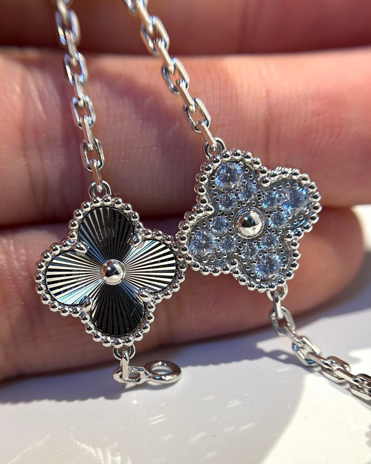 [Mystic] CLOVER 5 MOTIF LASER BRACELET COLLECTION