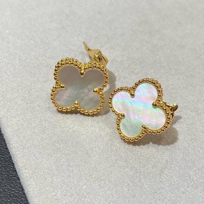 [Mysitc ] CLOVER LARGE (20mm) 1 MOTIFS WHITE MOP STUD EARRINGS