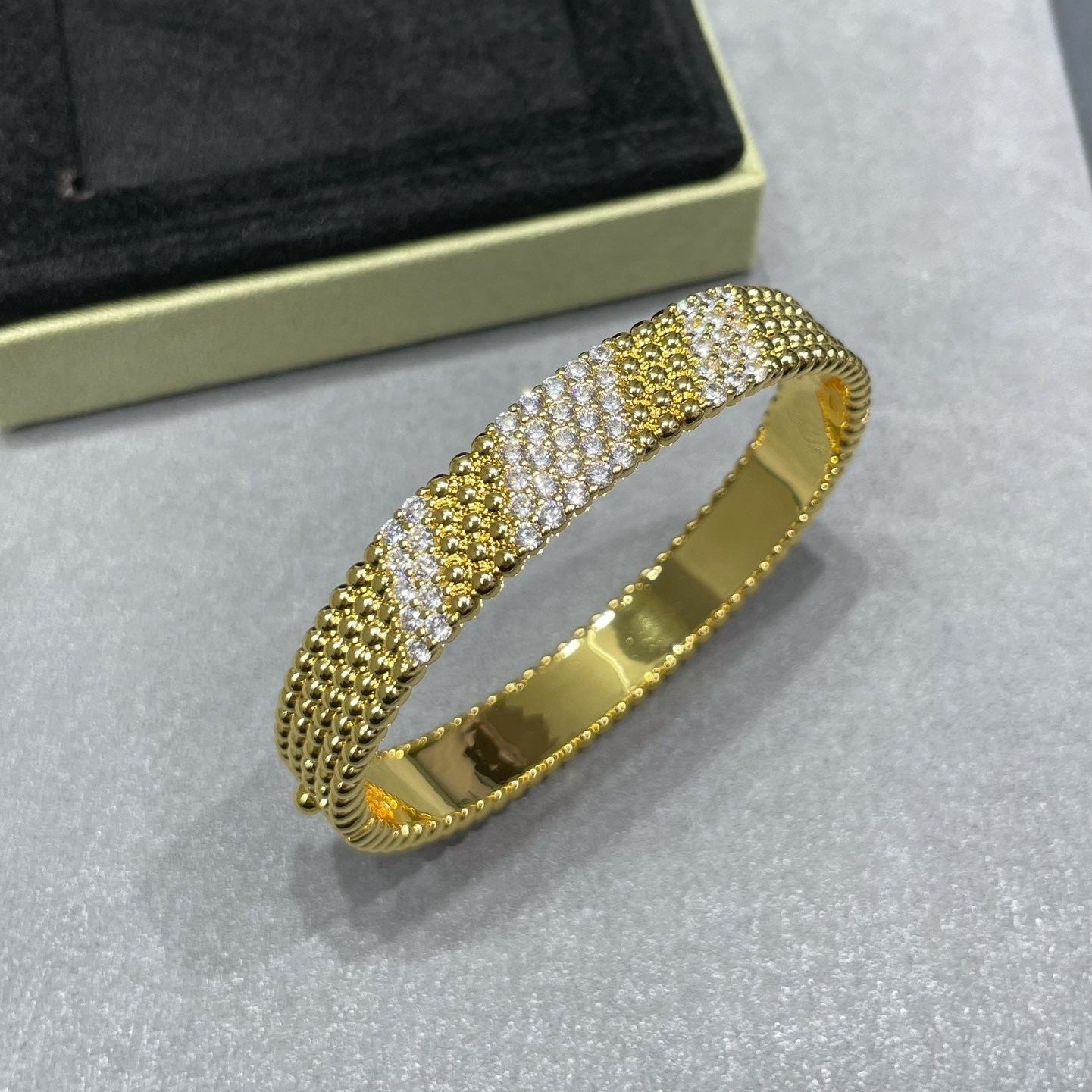 [Mysitc ]  PERLEE DIAMOND BRACELET ,5-ROW DIAMOND-SET DESIGN