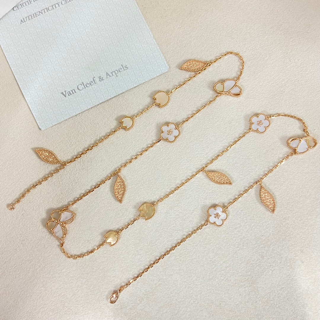 [Mystic] 26 NEW CLOVER LUCKY LIGHT YELLOW AND WHITE SET