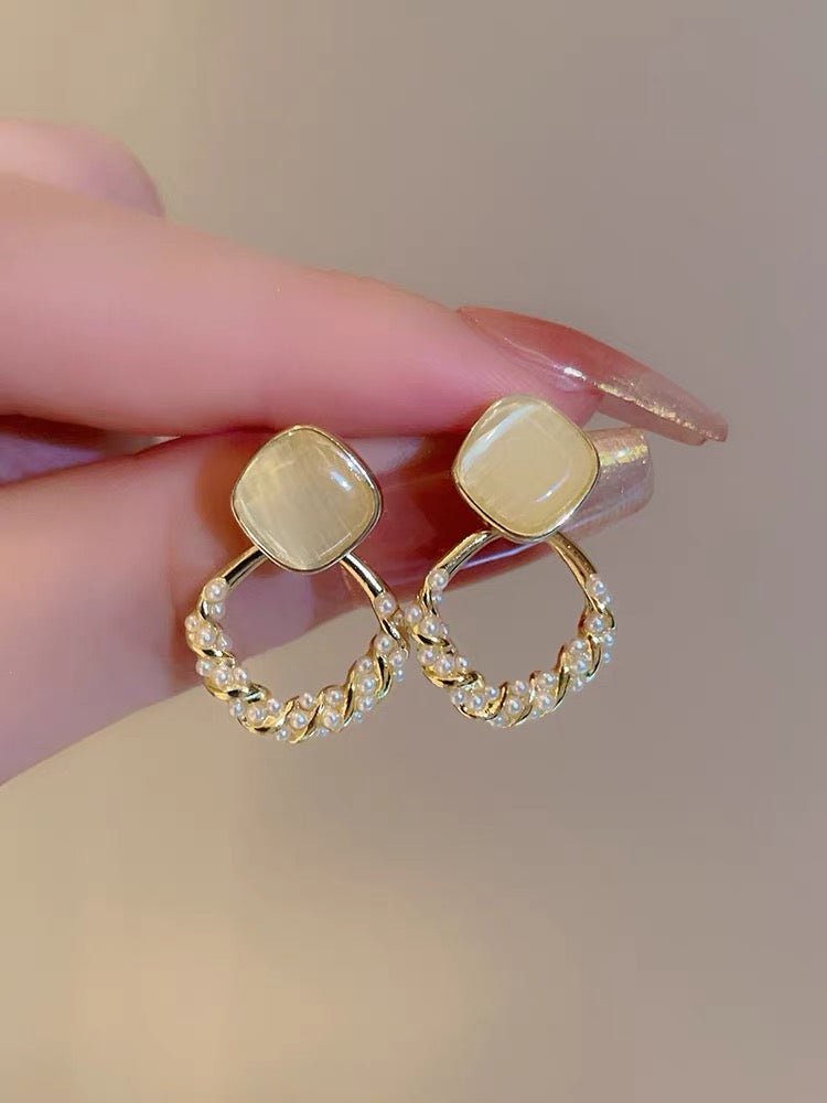 Stylish Fresh Versatile Rice Bead Light Luxury Temperament Design Earrings