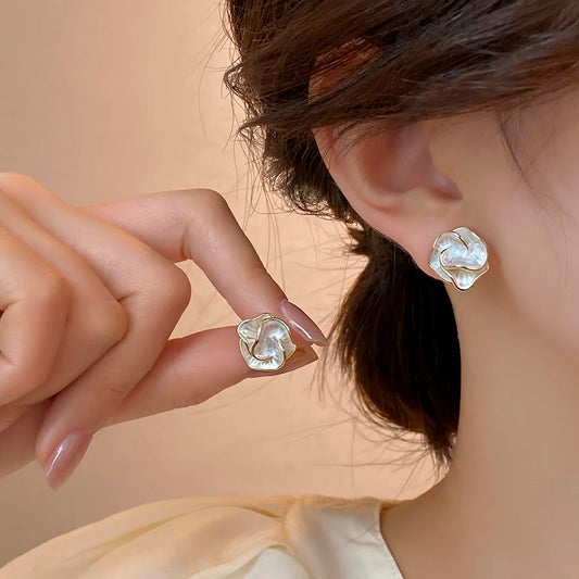 Exquisite, elegant and high-class camellia stud earrings