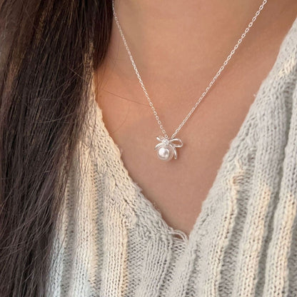 Elegant Minimalist Bow Freshwater Pearl Clavicle Necklace