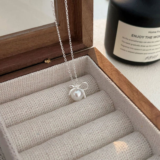 Elegant Minimalist Bow Freshwater Pearl Clavicle Necklace