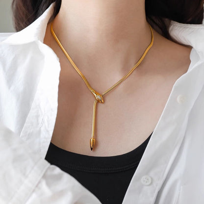 Niche Luxury Women’s Gold Snake Clavicle Chain, Zircon Snake Head Design, High-End Texture