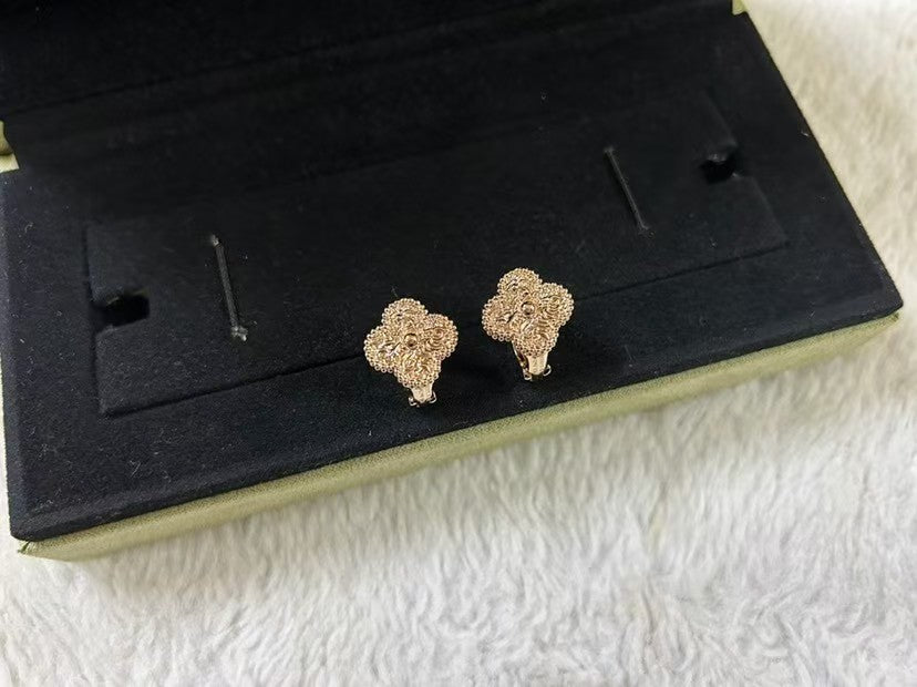 [Mystic]CLOVER MEDIUM STUD GILDED EARRINGS
