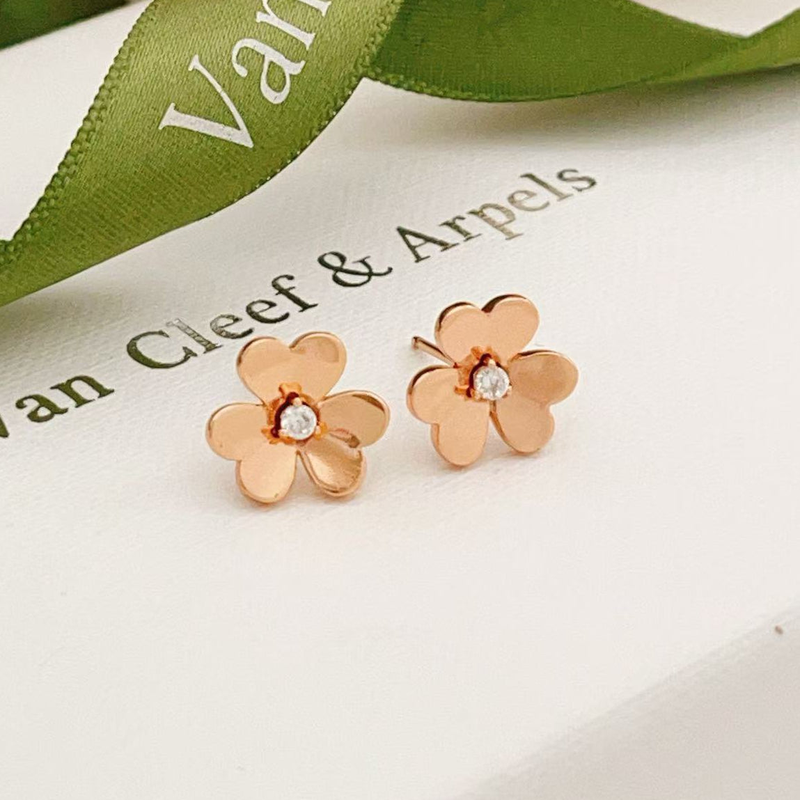 Mysitc FRIVOLE MINI FLOWER EARRINGS