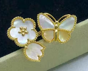 [Mystic] 26 NEW CLOVER LUCKY LIGHT YELLOW AND WHITE SET