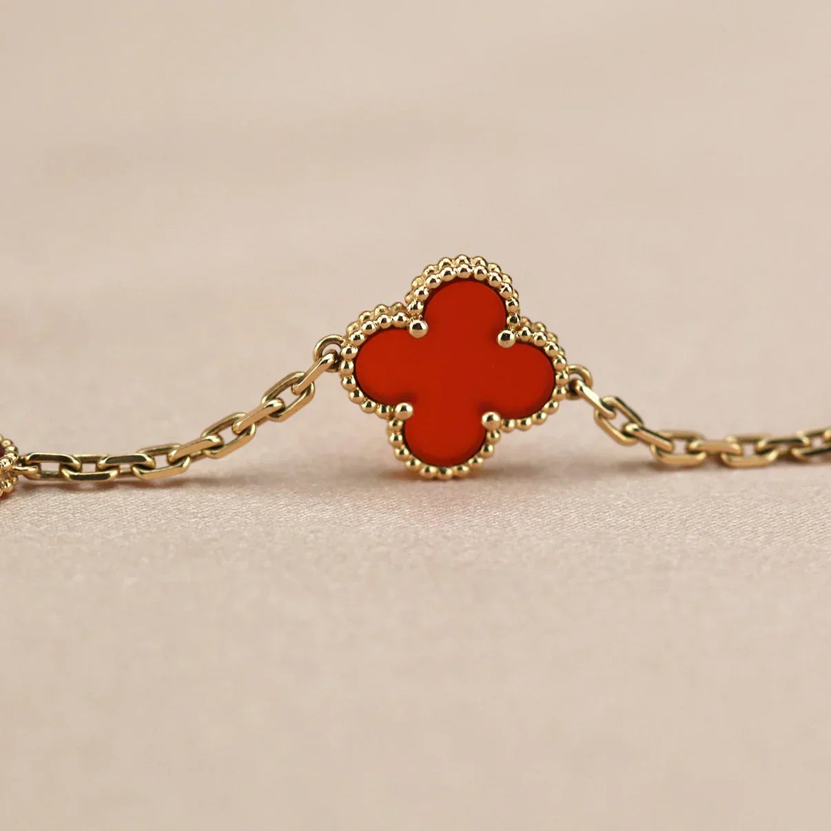 [Mystic] CLOVER 5 MOTIF RED CORNELIAN BRACELET COLLECTION