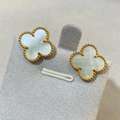 [Mysitc ] CLOVER LARGE (20mm) 1 MOTIFS WHITE MOP STUD EARRINGS
