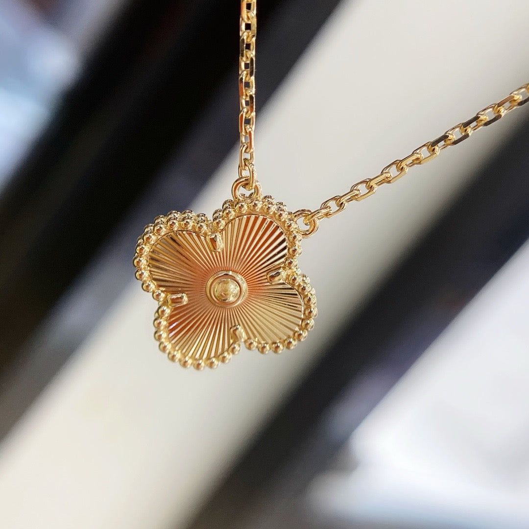 [Mystic]CLOVER 15MM LASER NECKLACE