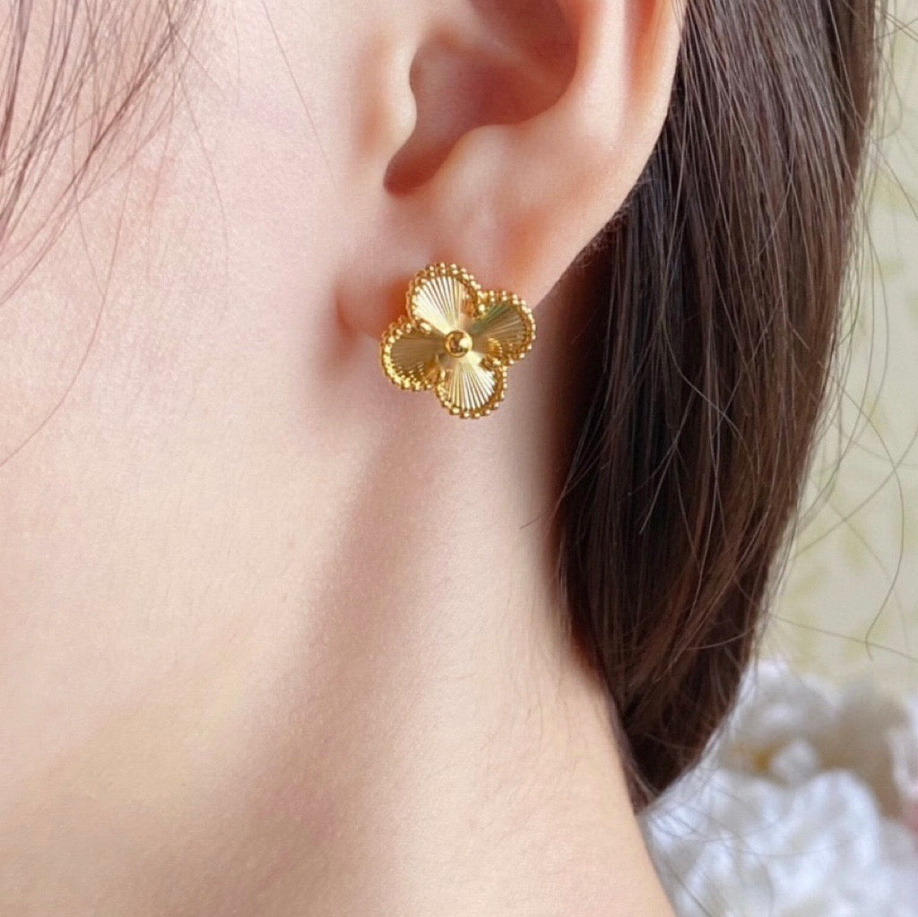 Mysitc CLOVER MEDIUM STUD EARRINGS