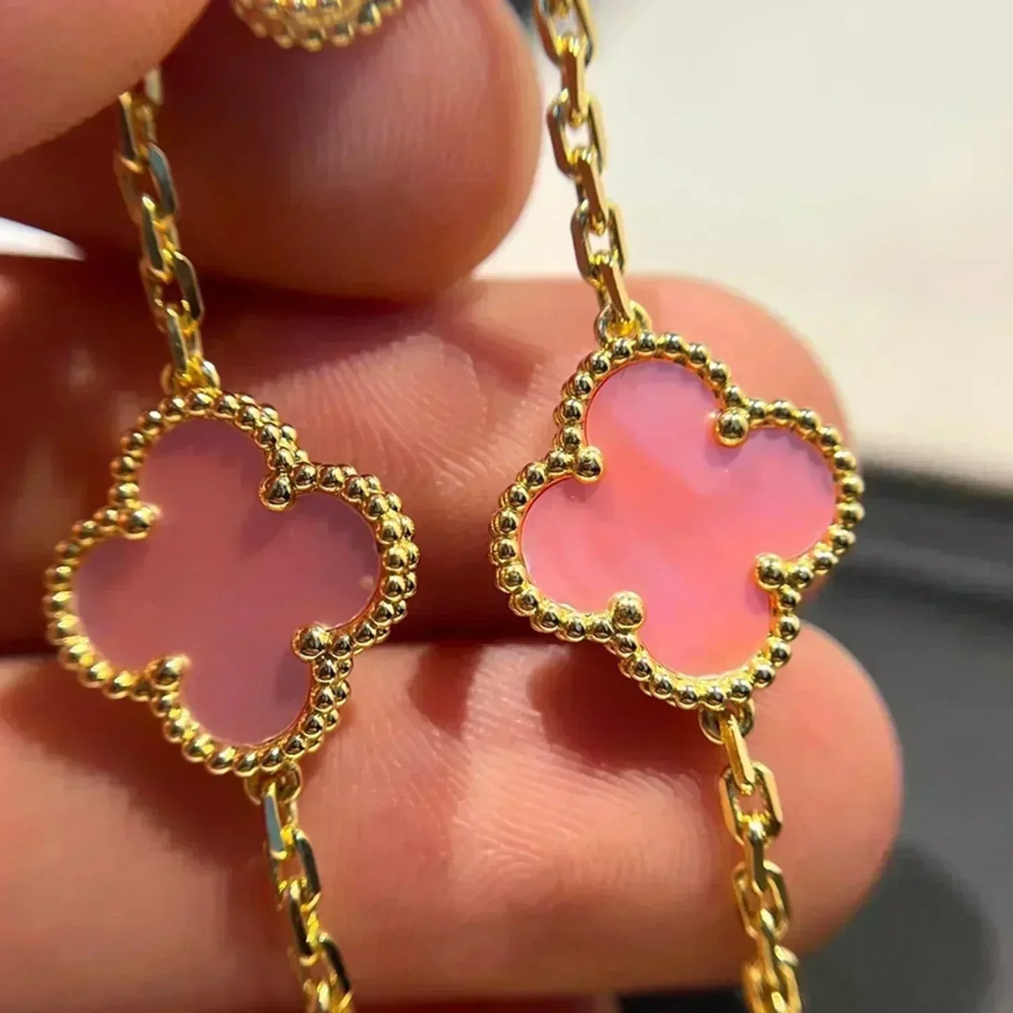 [Mysitc ]New  CLOVER 5 MOTIFS  PINK MOP BRACELET COLLECTION