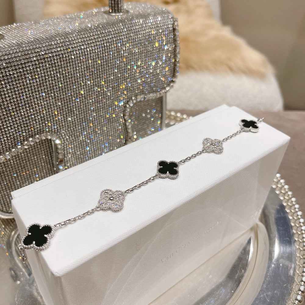 [Mystic] CLOVER 5 MOTIF ONYXS BRACELET COLLECTION
