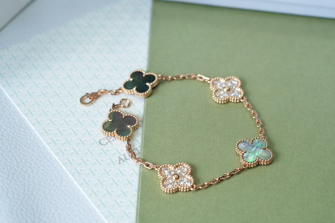 [Mystic] CLOVER 5 MOTIF GRAY MOP BRACELET COLLECTION