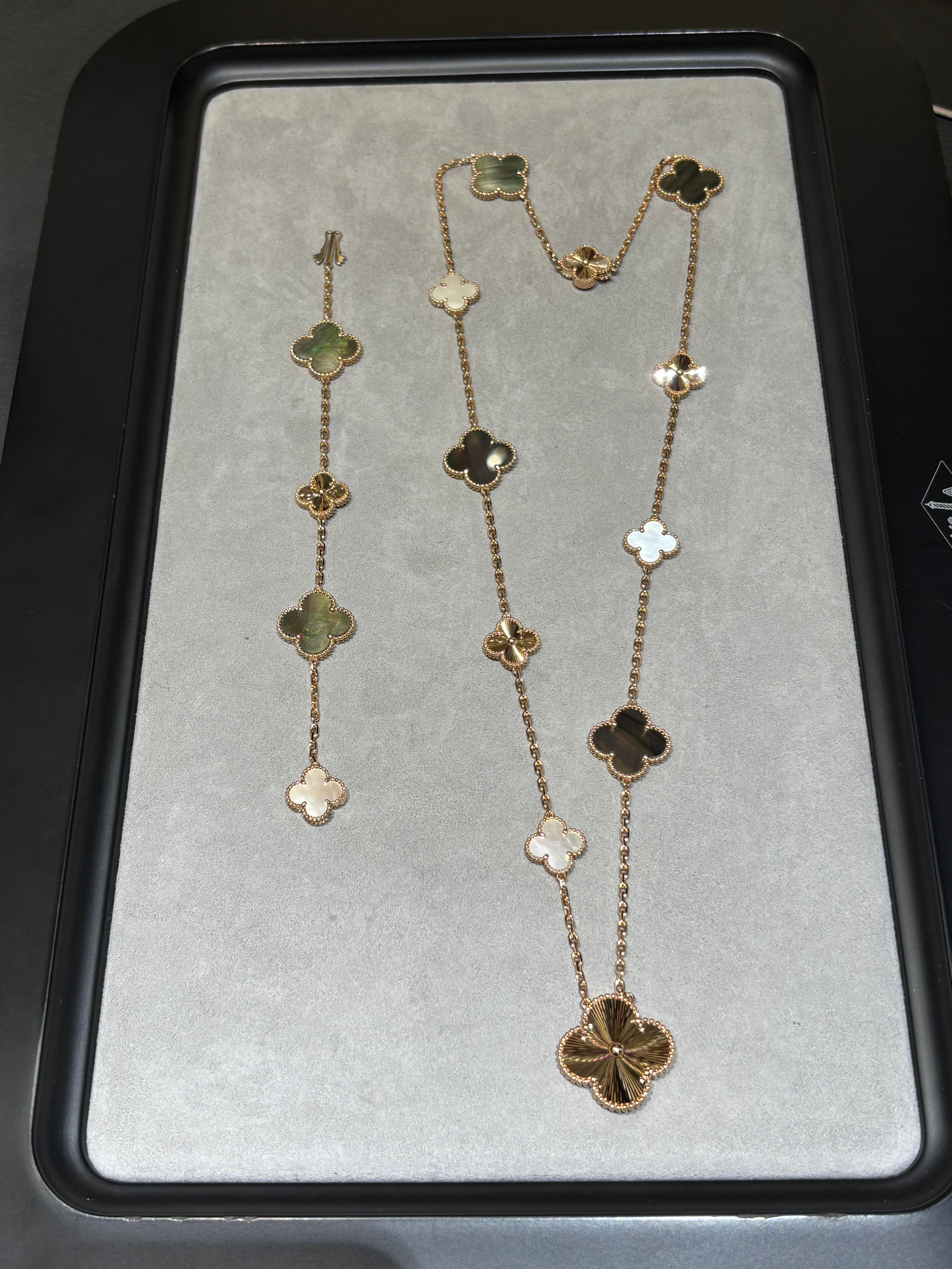 [Demi jewelry] 25 NEW CLOVER 15 MOTIFS GRAY MOTHER-OF-PEARL